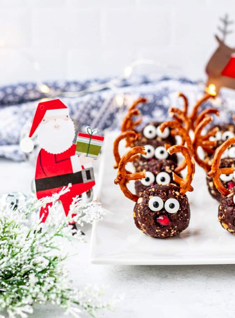 Pretzel-Reindeer-Bites-10.jpg