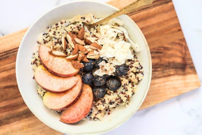 cinnamon quinoa breakfast bowl