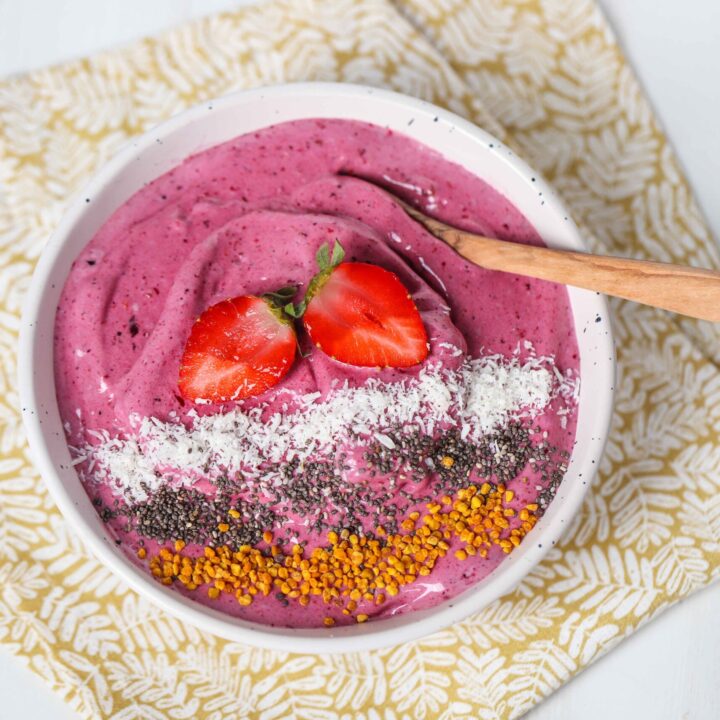 protein-berry-smoothie-bowl-8